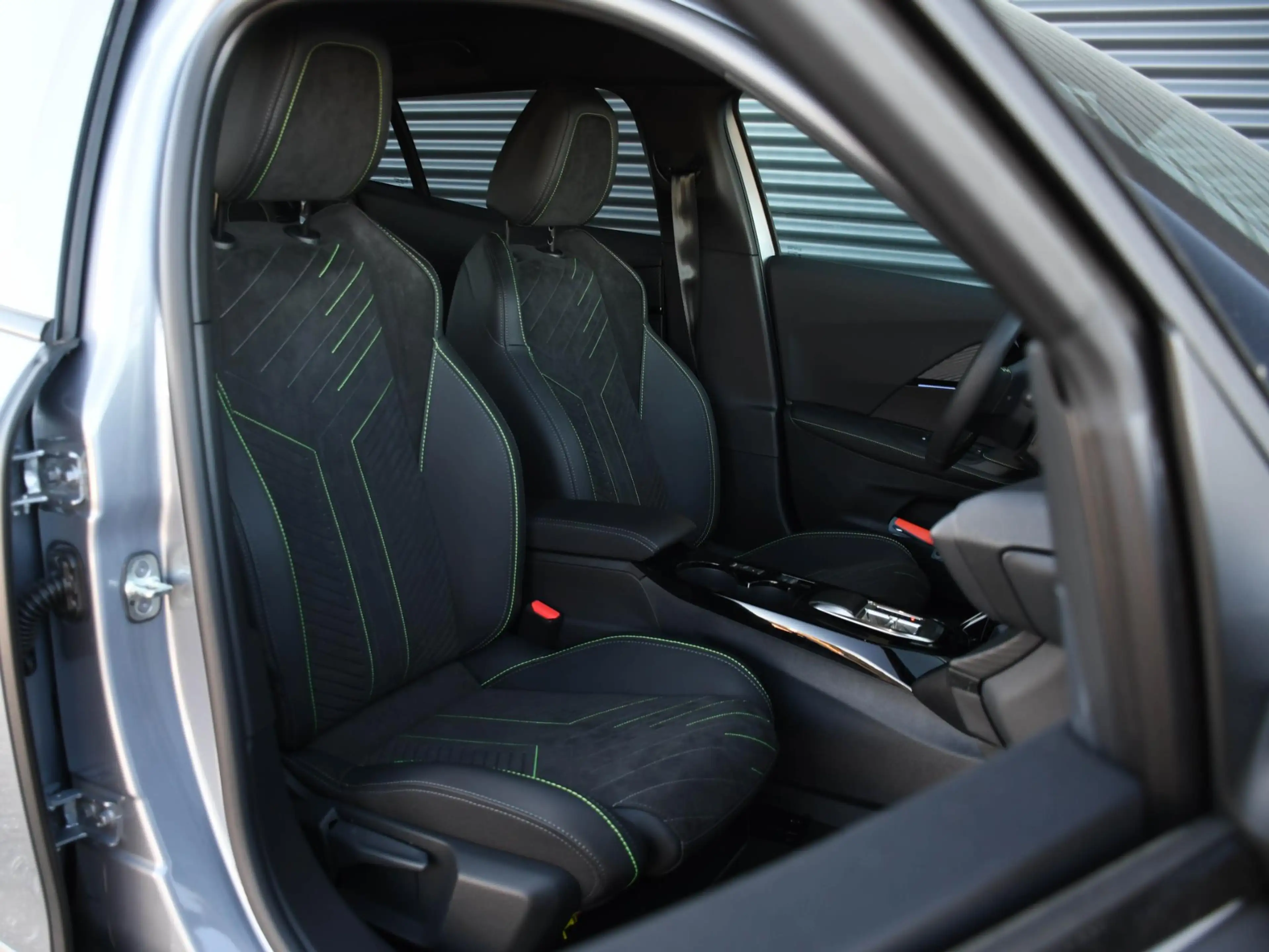Peugeot e-2008 GT Avantage 54kWh 156pk Automaat MASSAGE | CAMERA — photo 10