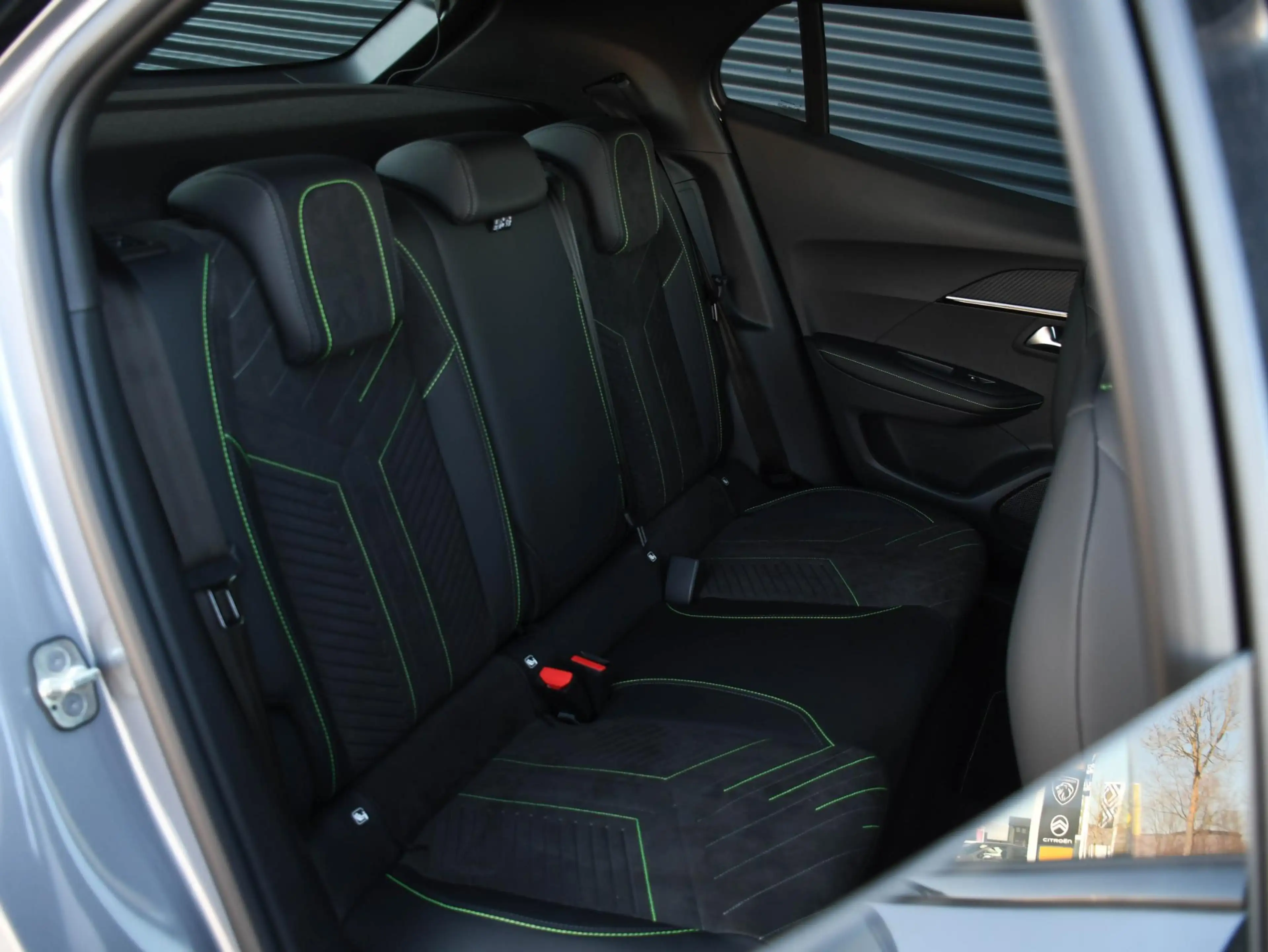 Peugeot e-2008 GT Avantage 54kWh 156pk Automaat MASSAGE | CAMERA — photo 11