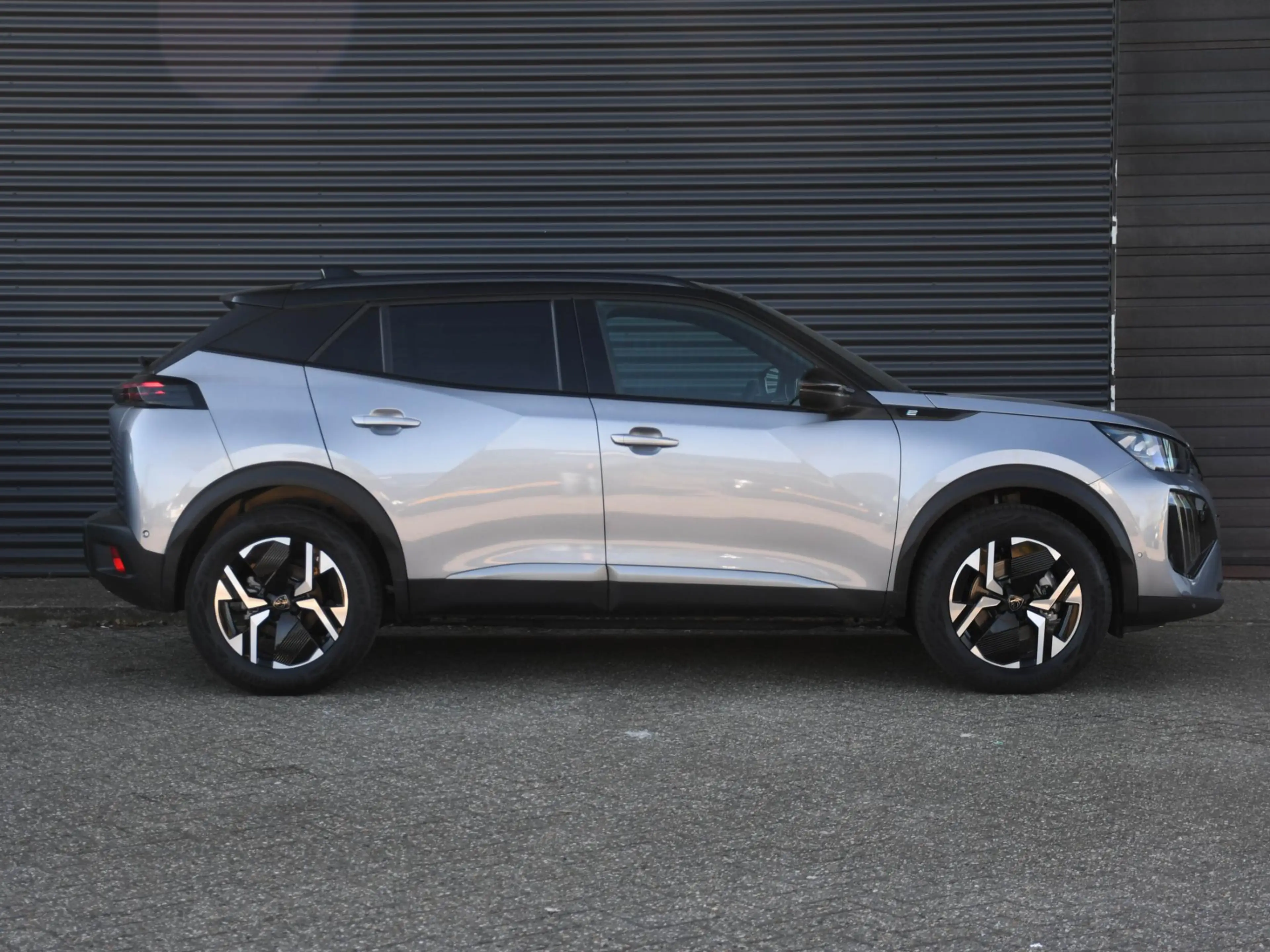 Peugeot e-2008 GT Avantage 54kWh 156pk Automaat MASSAGE | CAMERA — photo 3