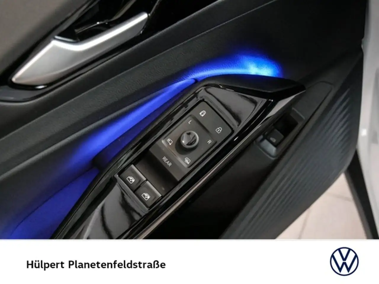 Volkswagen ID.4 GTX 4X4 WÄRMEPUMPE PANO AHK 360CAM ACC LM21 12