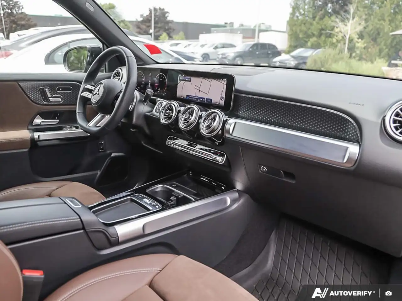 Mercedes-Benz GLB снимка Mercedes-Benz GLB