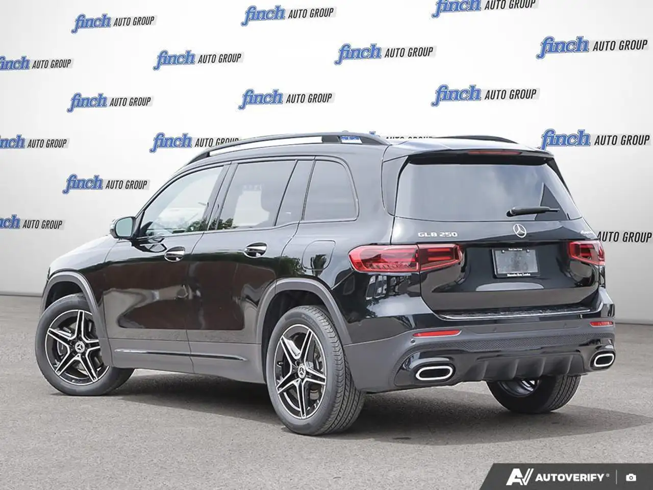Mercedes-Benz GLB снимка Mercedes-Benz GLB