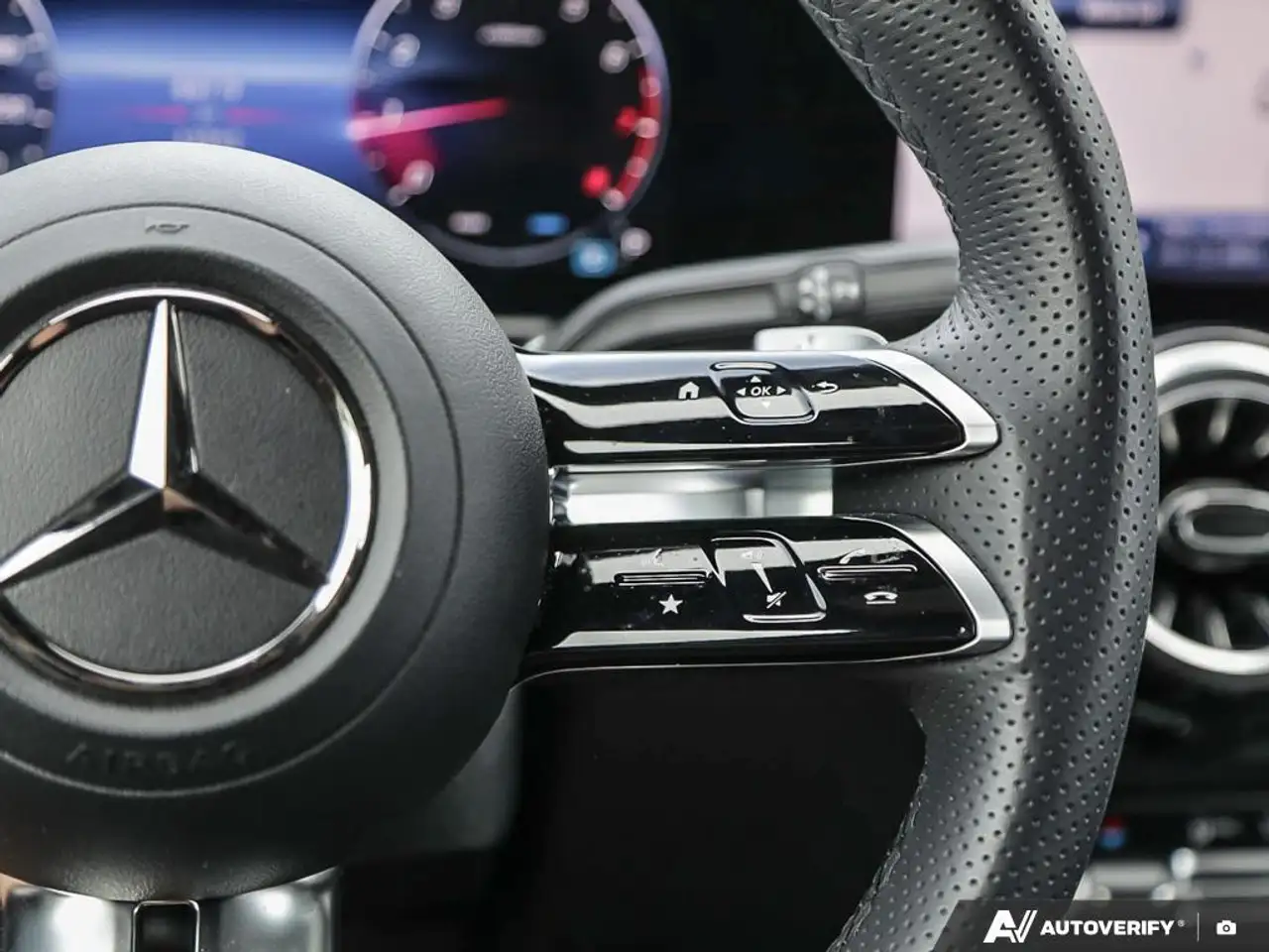 Mercedes-Benz GLB снимка Mercedes-Benz GLB