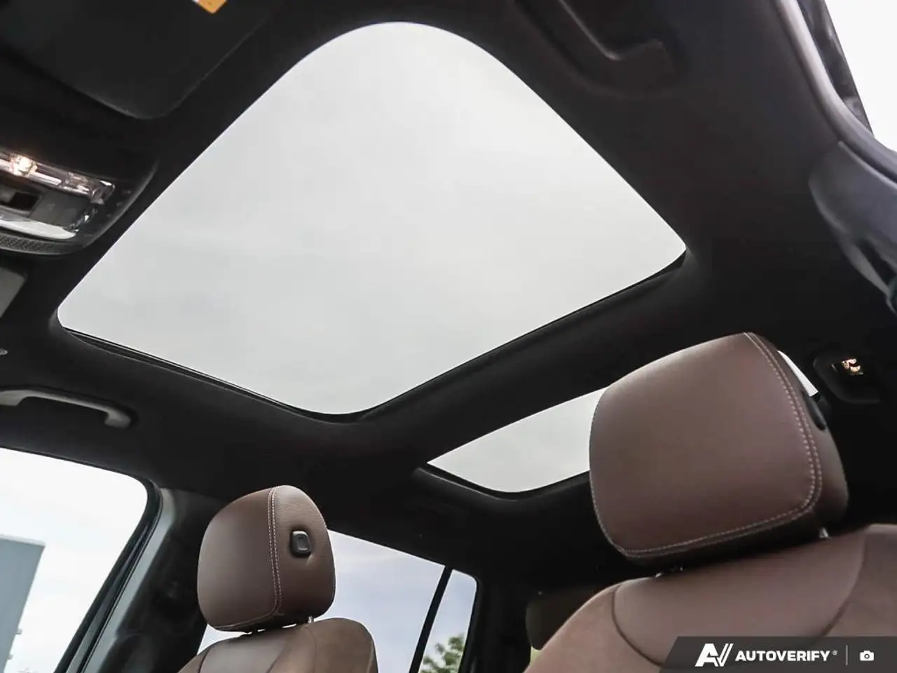 Mercedes-Benz GLB снимка Mercedes-Benz GLB