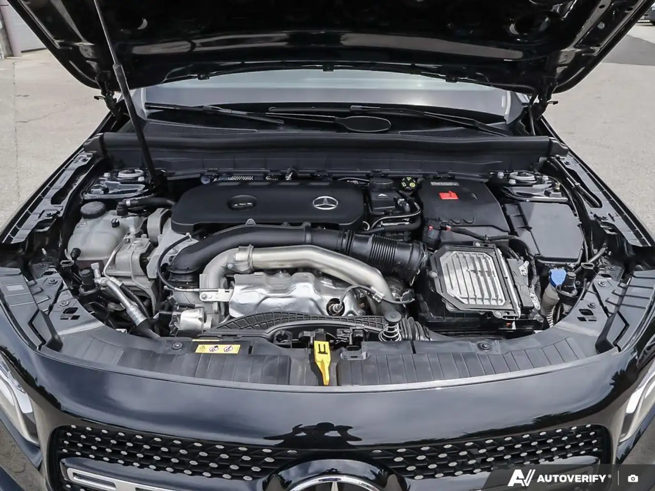 Mercedes-Benz GLB снимка Mercedes-Benz GLB