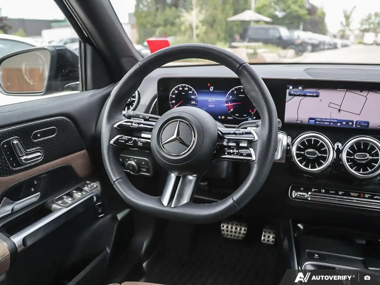 Mercedes-Benz GLB снимка Mercedes-Benz GLB
