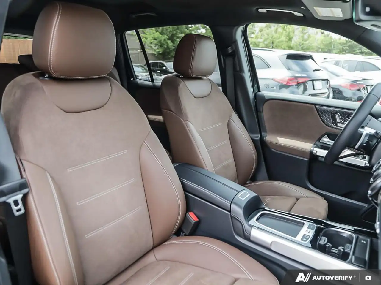 Mercedes-Benz GLB снимка Mercedes-Benz GLB