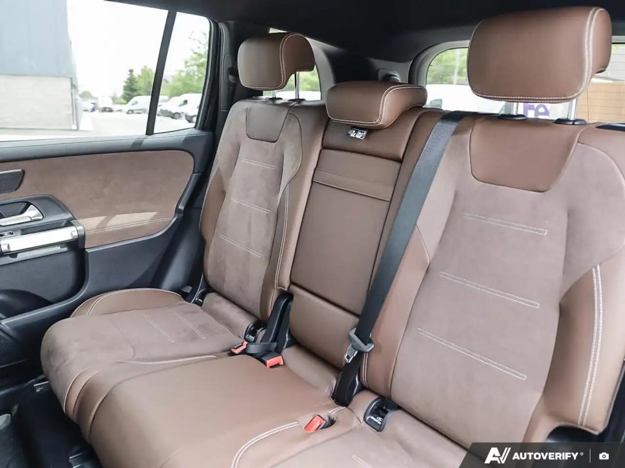 Mercedes-Benz GLB снимка Mercedes-Benz GLB