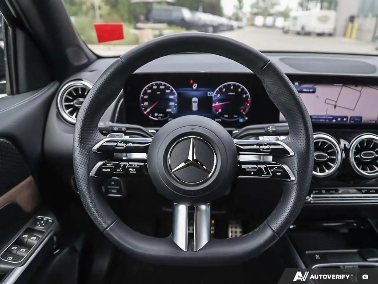 Mercedes-Benz GLB снимка Mercedes-Benz GLB