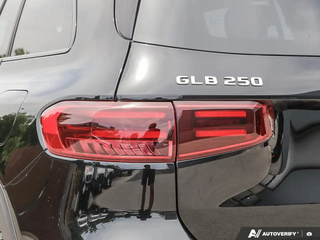 Mercedes-Benz GLB снимка Mercedes-Benz GLB
