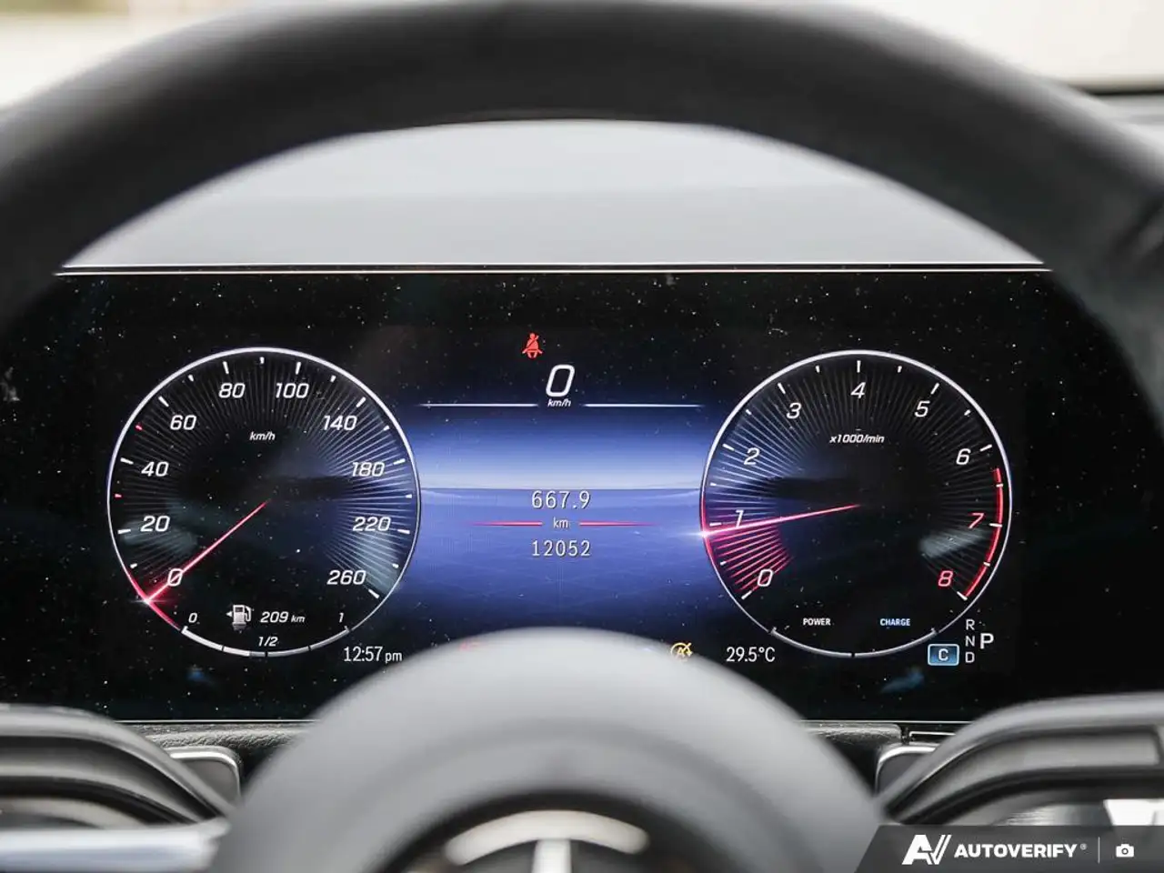 Mercedes-Benz GLB снимка Mercedes-Benz GLB