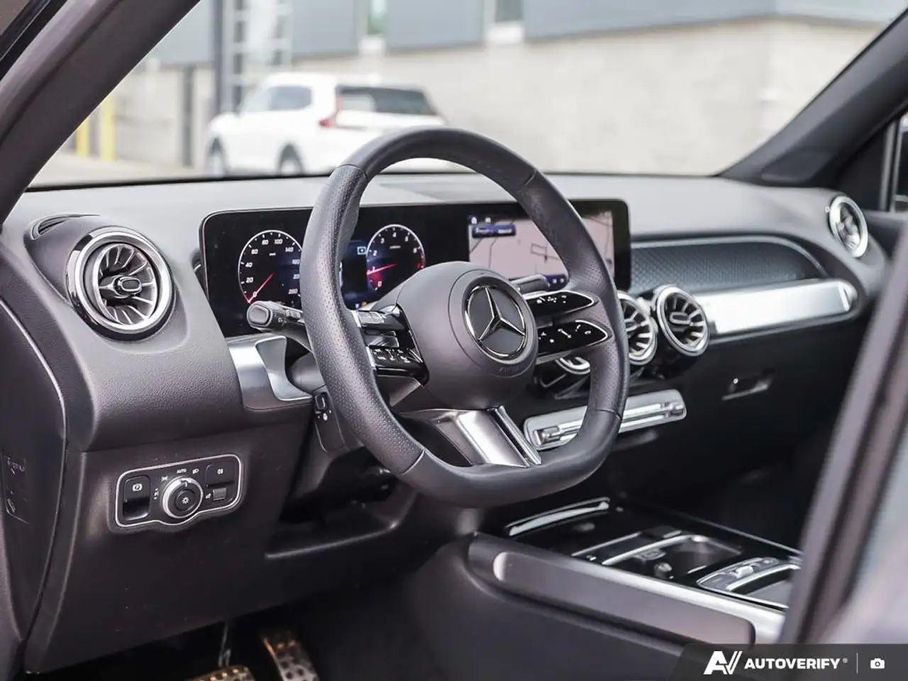 Mercedes-Benz GLB снимка Mercedes-Benz GLB