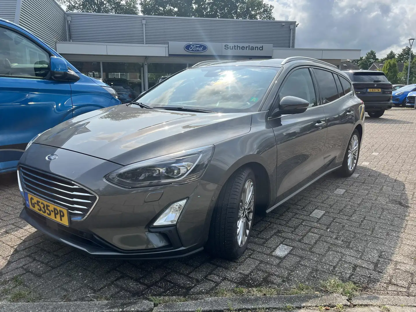 Ford Focus Wagon 1.0 EcoBoost Titanium Business 125pk Trekhaa Grijs - 2