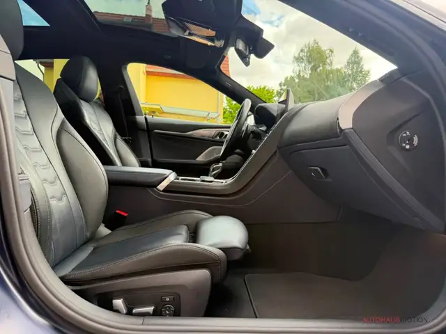 BMW 8 Series view 15