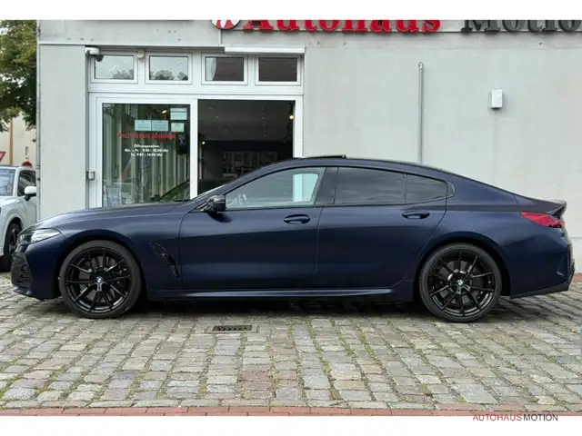 BMW 8 Series view 8