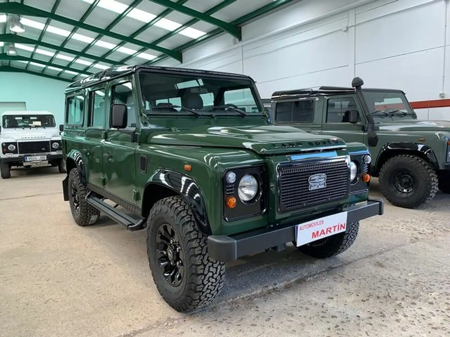 Land Rover Defender 110 SW E Grün - 1