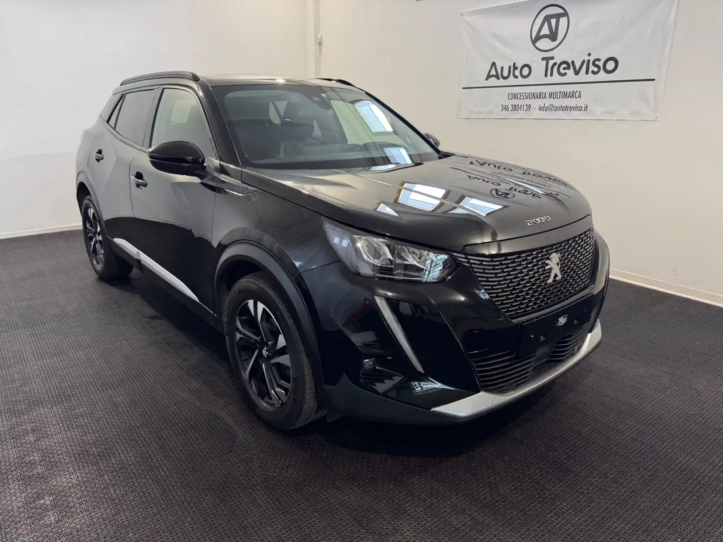 Peugeot 2008 BlueHDi 130 S&S EAT8 Allure Schwarz - 1
