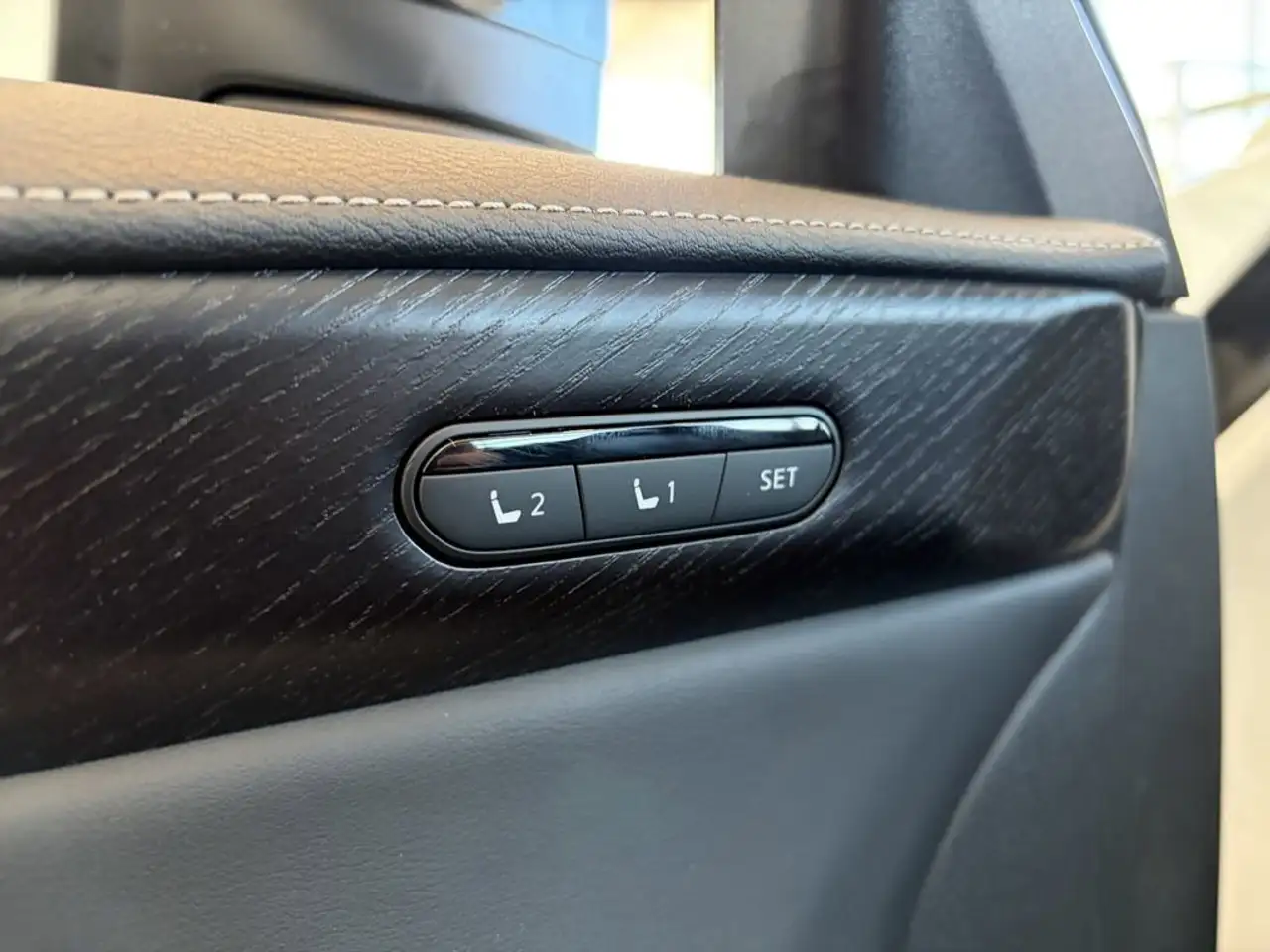 Infiniti QX60 снимка Infiniti QX60