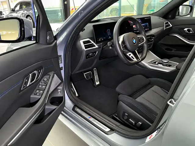 BMW 3 Series view 3