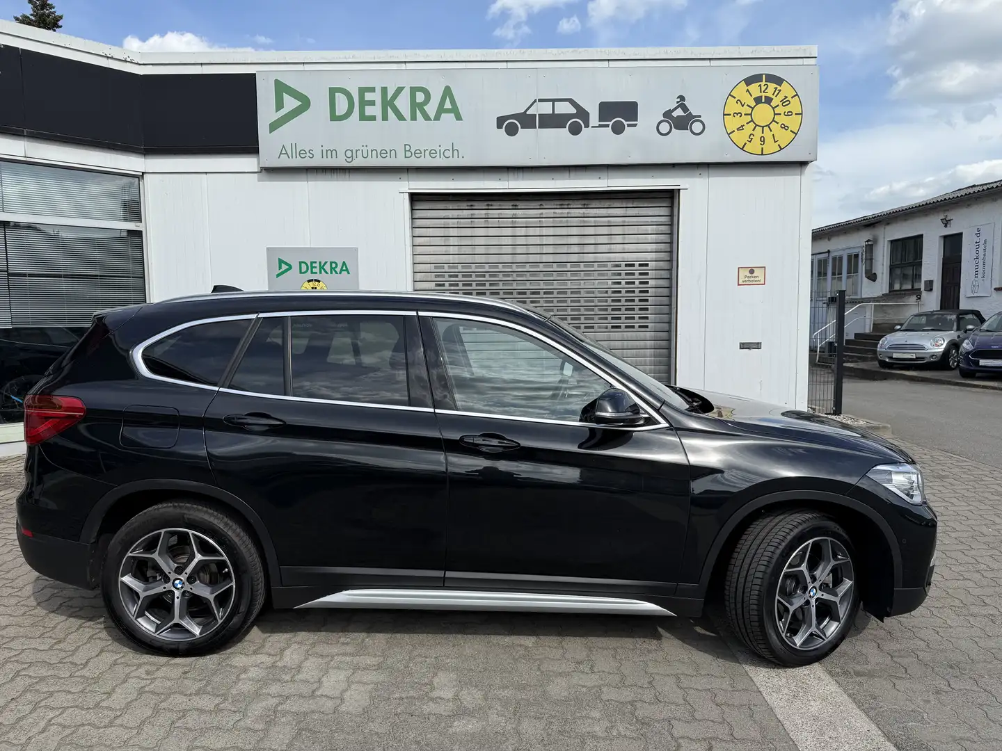 BMW X1 xDrive 2,0 d xLine DSG mit Klima/Navi/Teilleder/PD Schwarz - 2