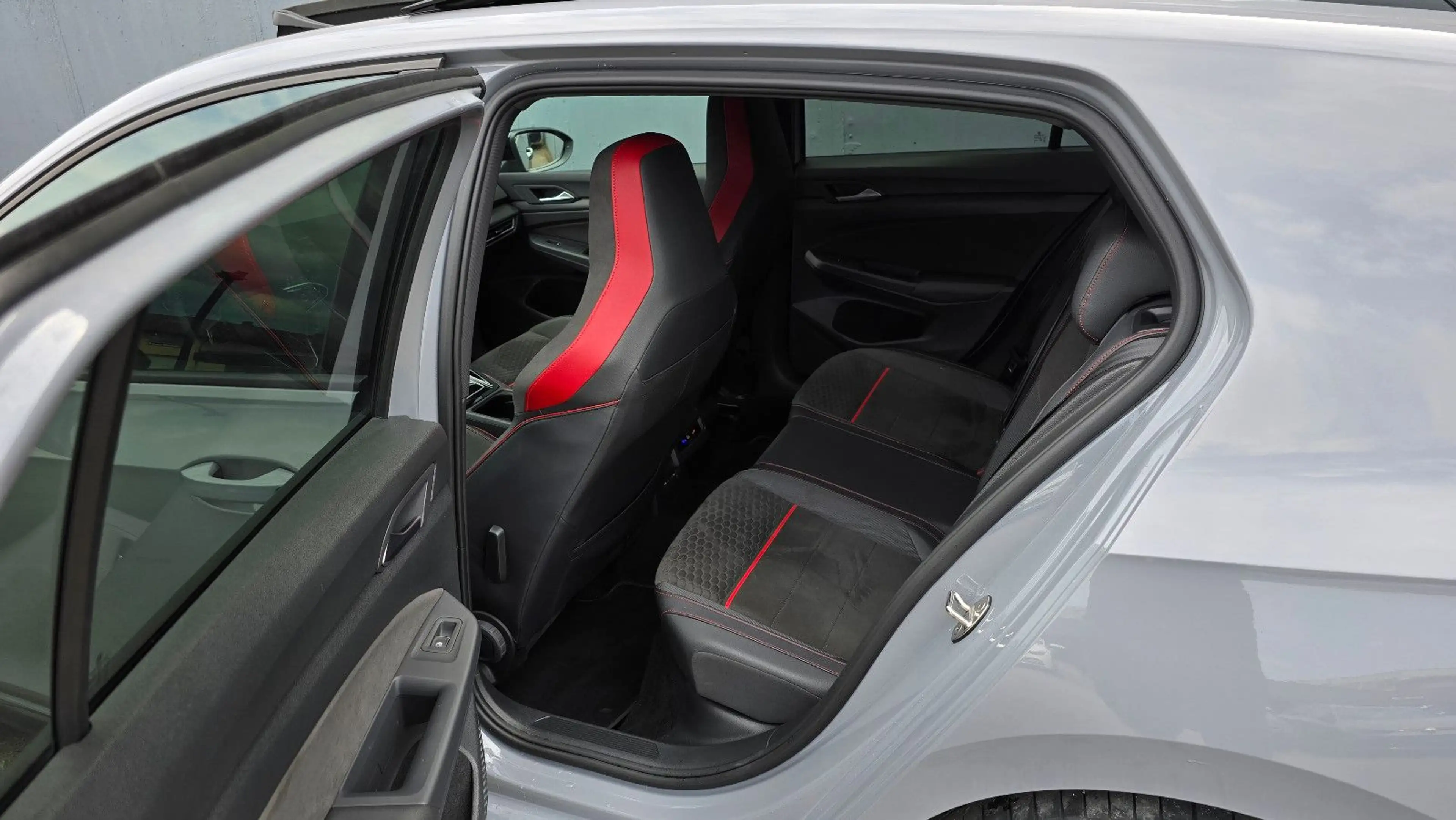 Volkswagen Golf 8  GTI Clubsport DSG * Akrapovic*Black*Pano — photo 9