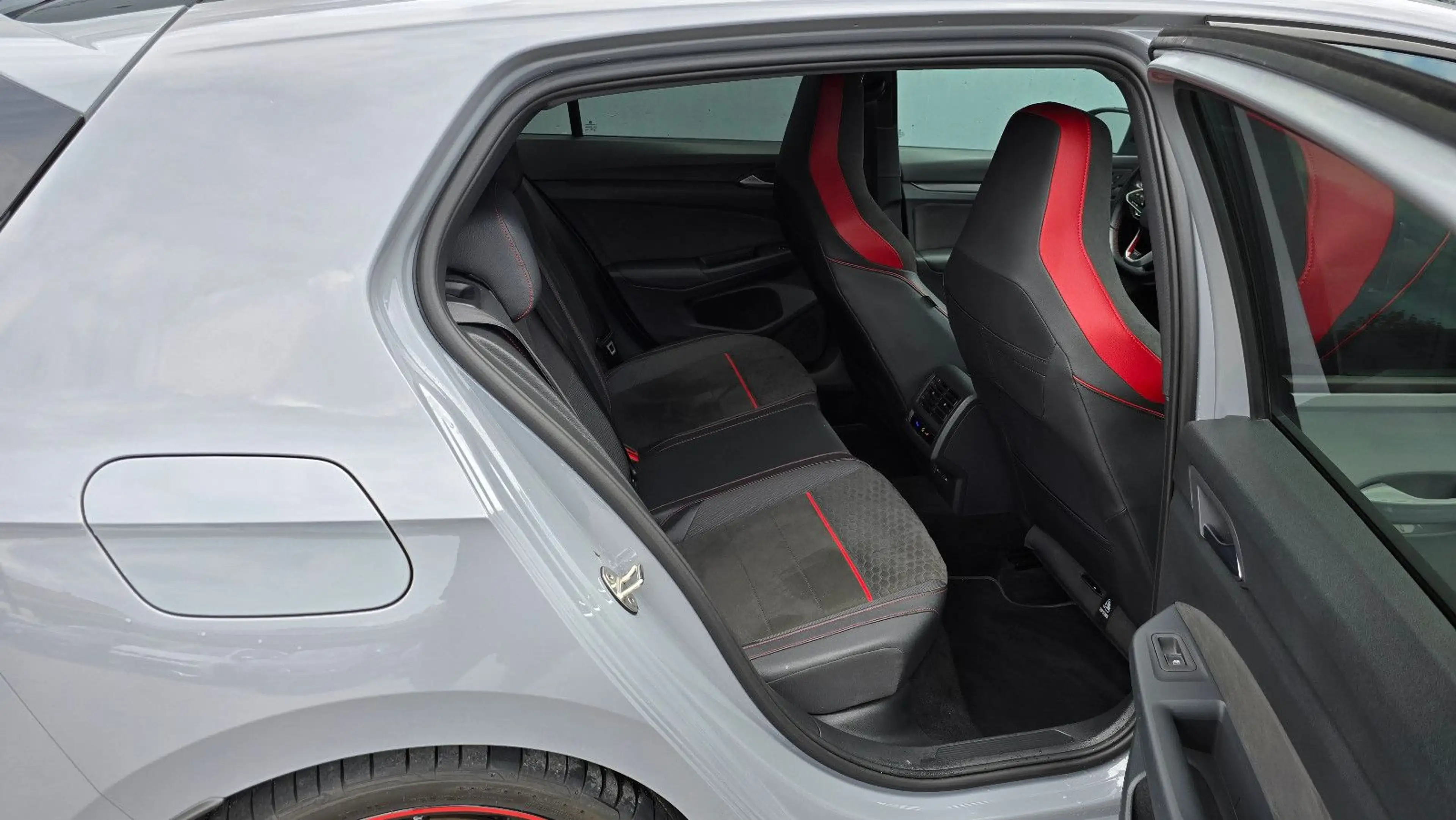 Volkswagen Golf 8  GTI Clubsport DSG * Akrapovic*Black*Pano — photo 8