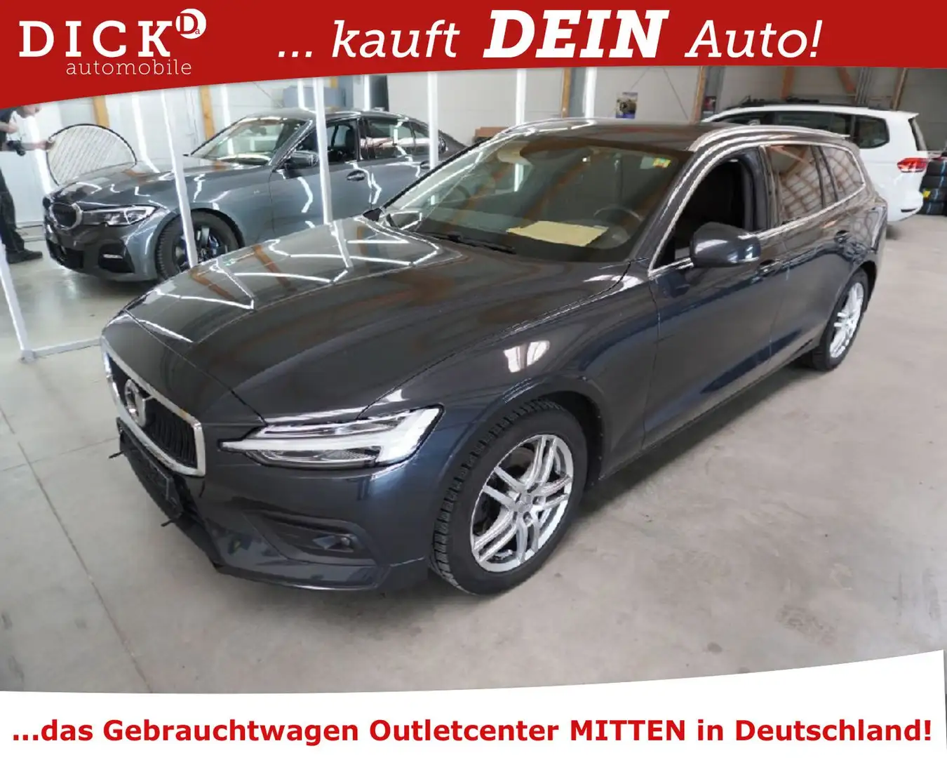 Volvo V60 D4 Aut Mom Pro LED/NAVI/LEDER/SHZ/H&K/RFK/8F Grau - 1