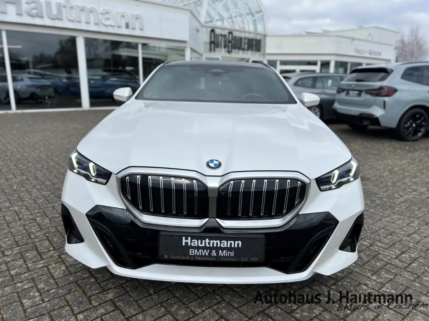BMW 520 d Touring M SPORT +AHK+STH+PANO+COMFORT+ Blanc - 2