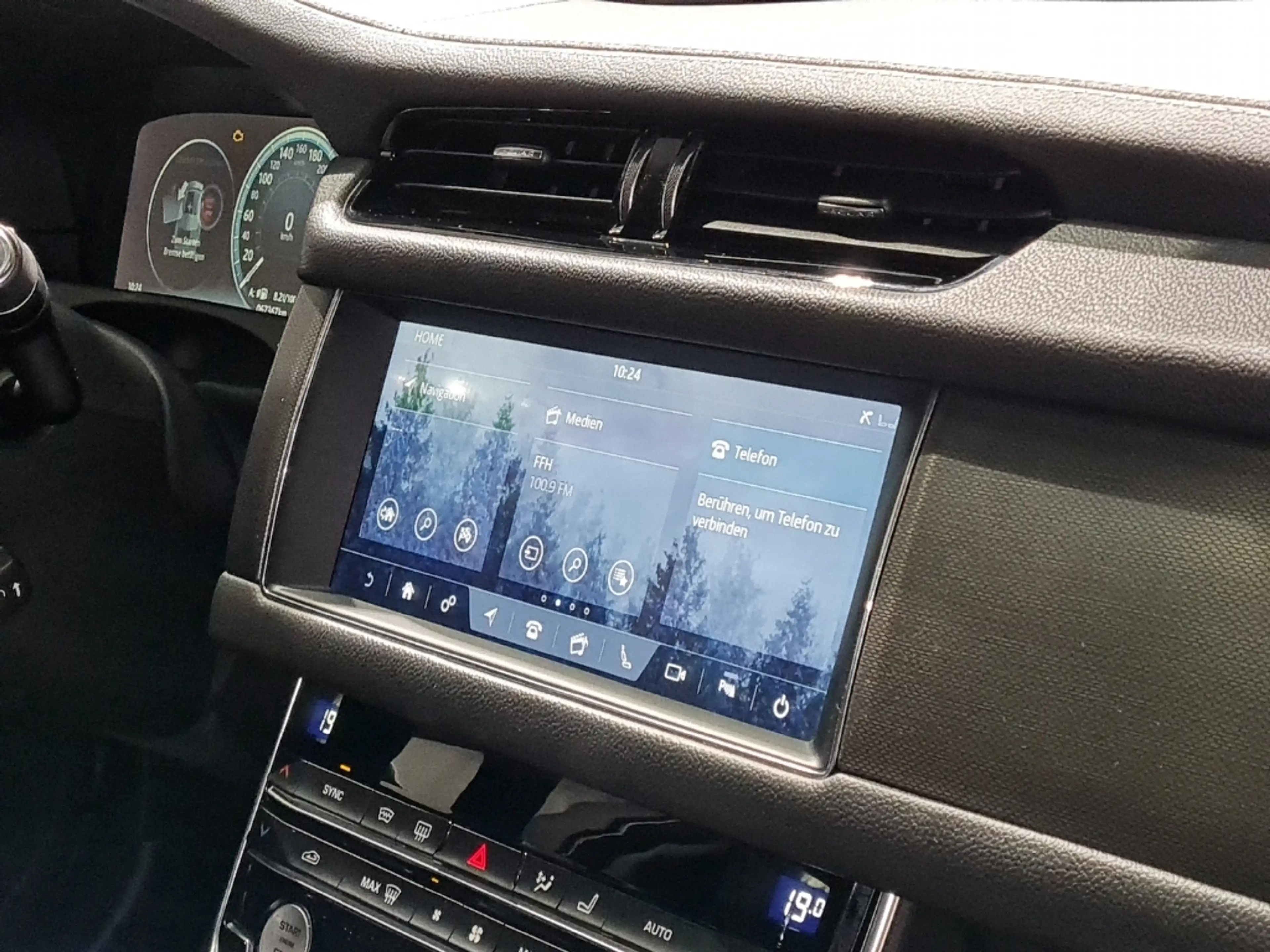 Jaguar XF 20d AWD Chequered Flag*BI-XENON*MERIDIAN* — photo 6