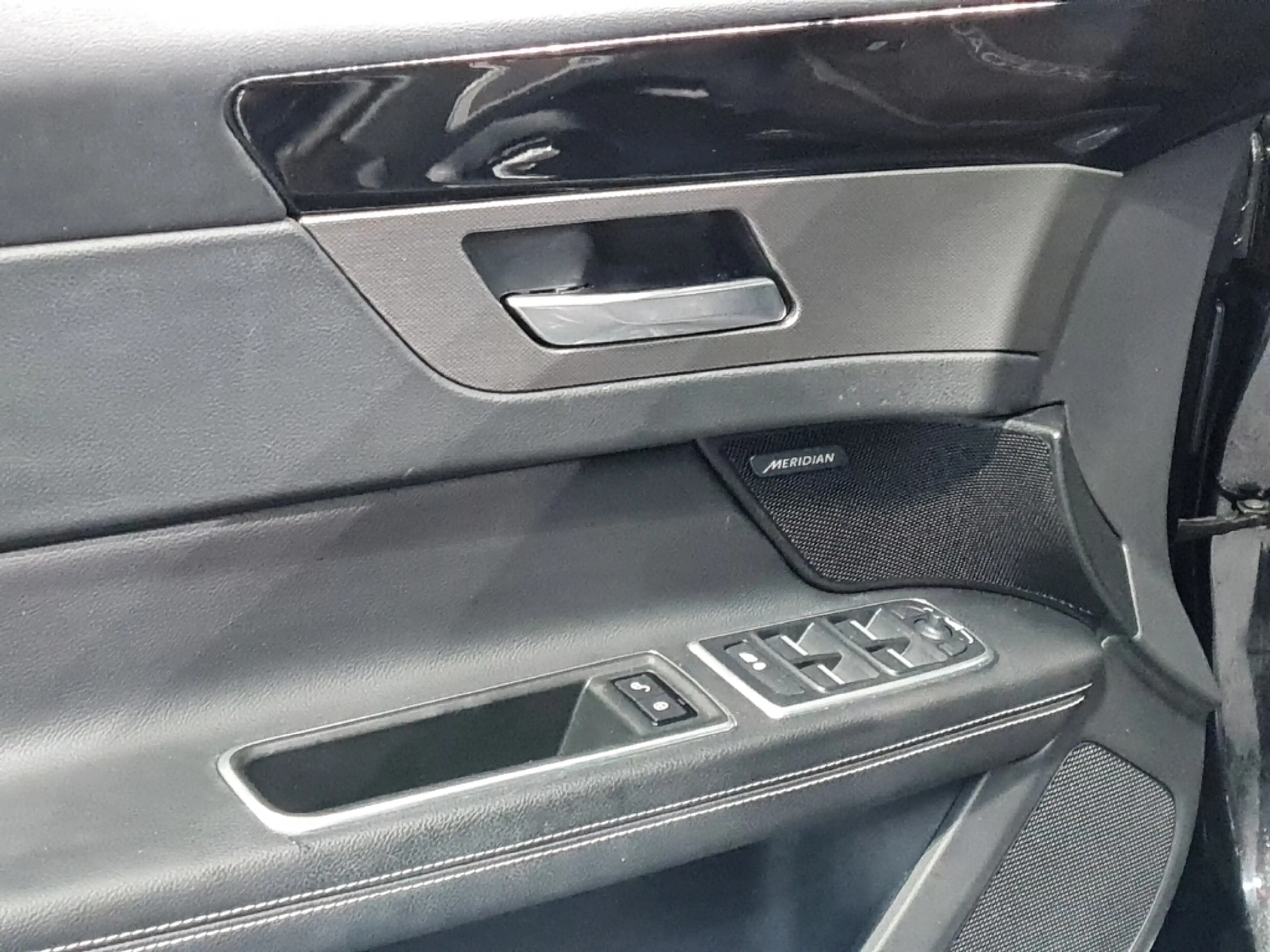 Jaguar XF 20d AWD Chequered Flag*BI-XENON*MERIDIAN* — photo 10