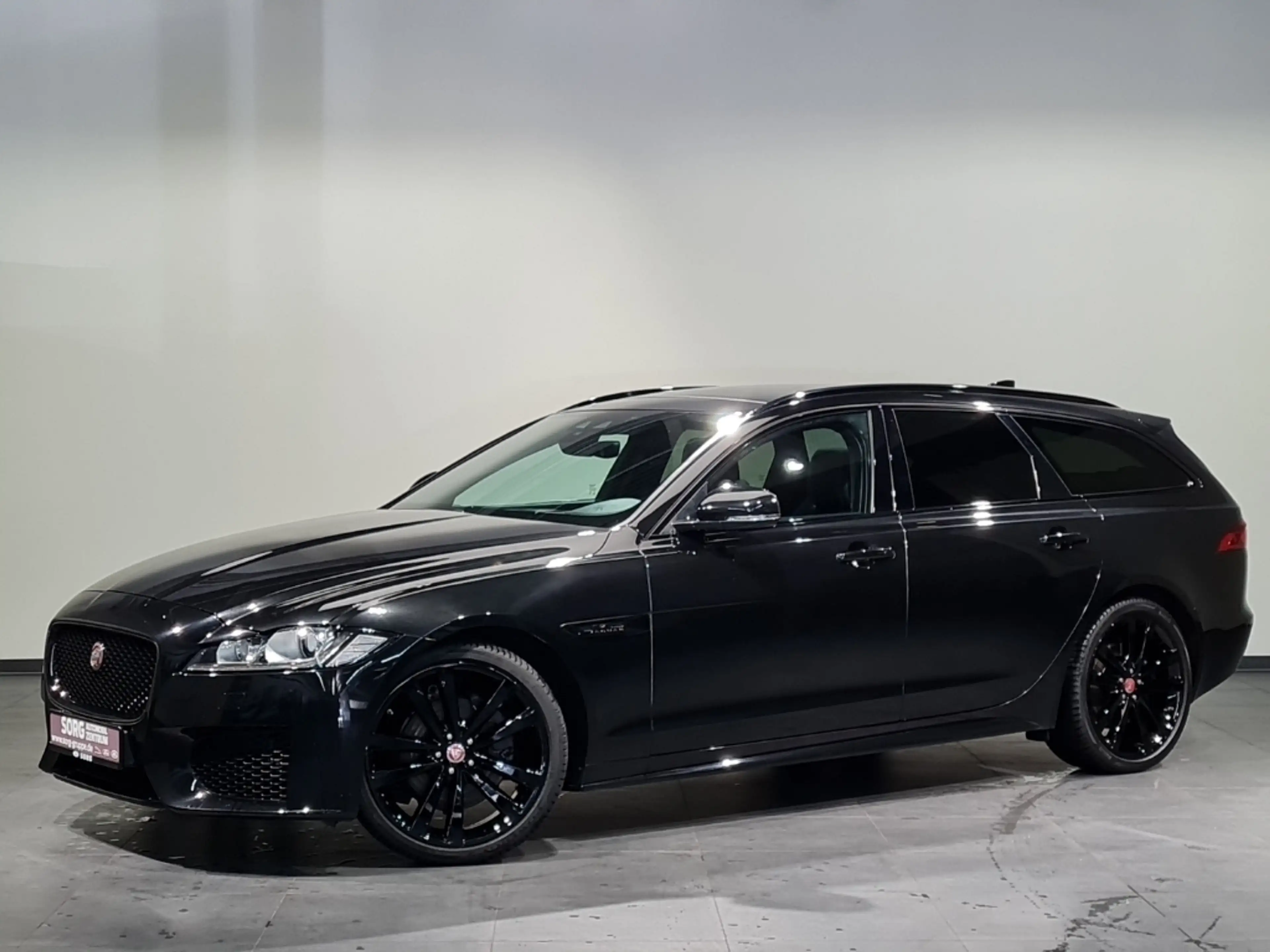 Jaguar XF 20d AWD Chequered Flag*BI-XENON*MERIDIAN* — photo 13