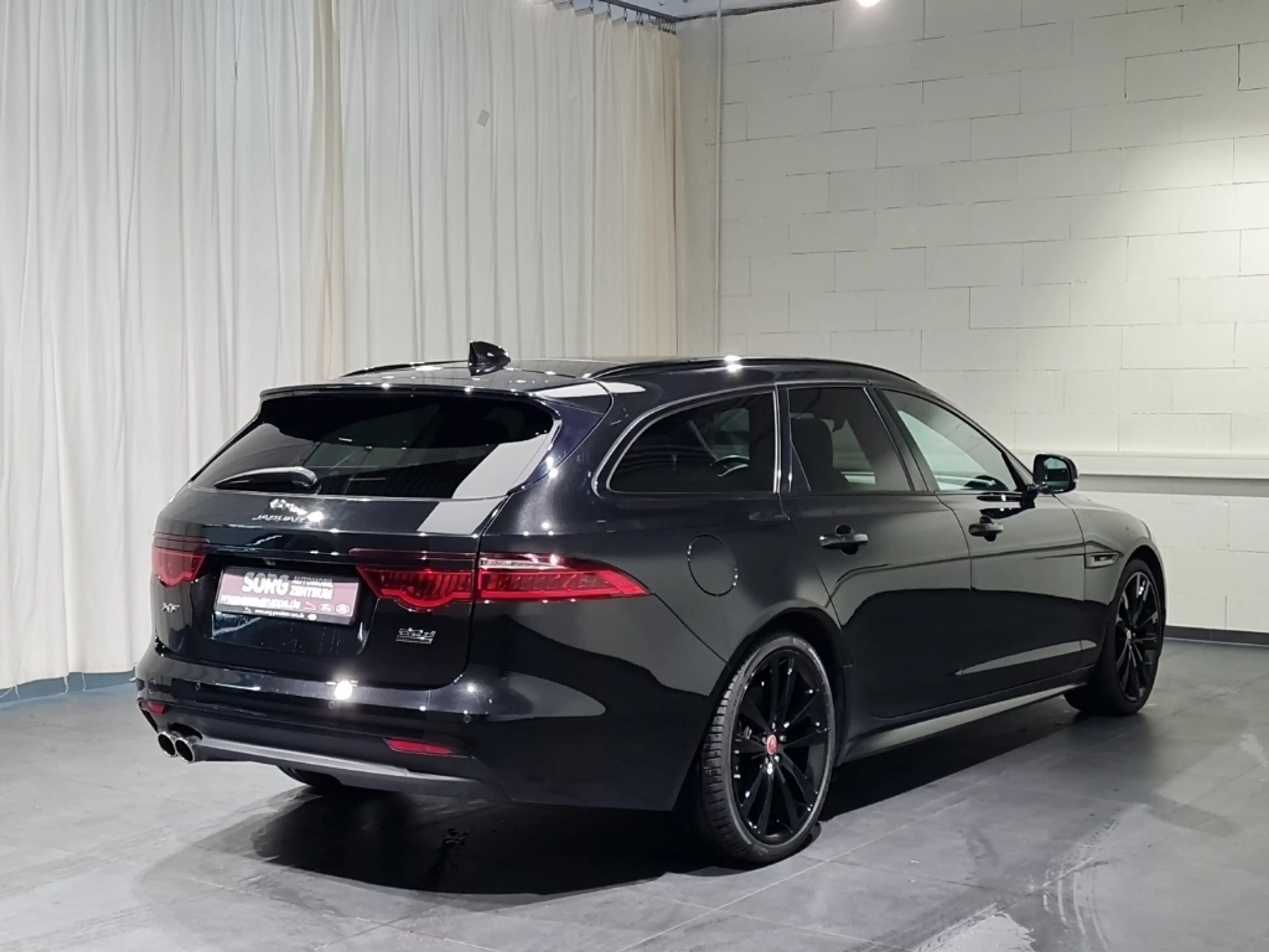 Jaguar XF 20d AWD Chequered Flag*BI-XENON*MERIDIAN* — photo 3