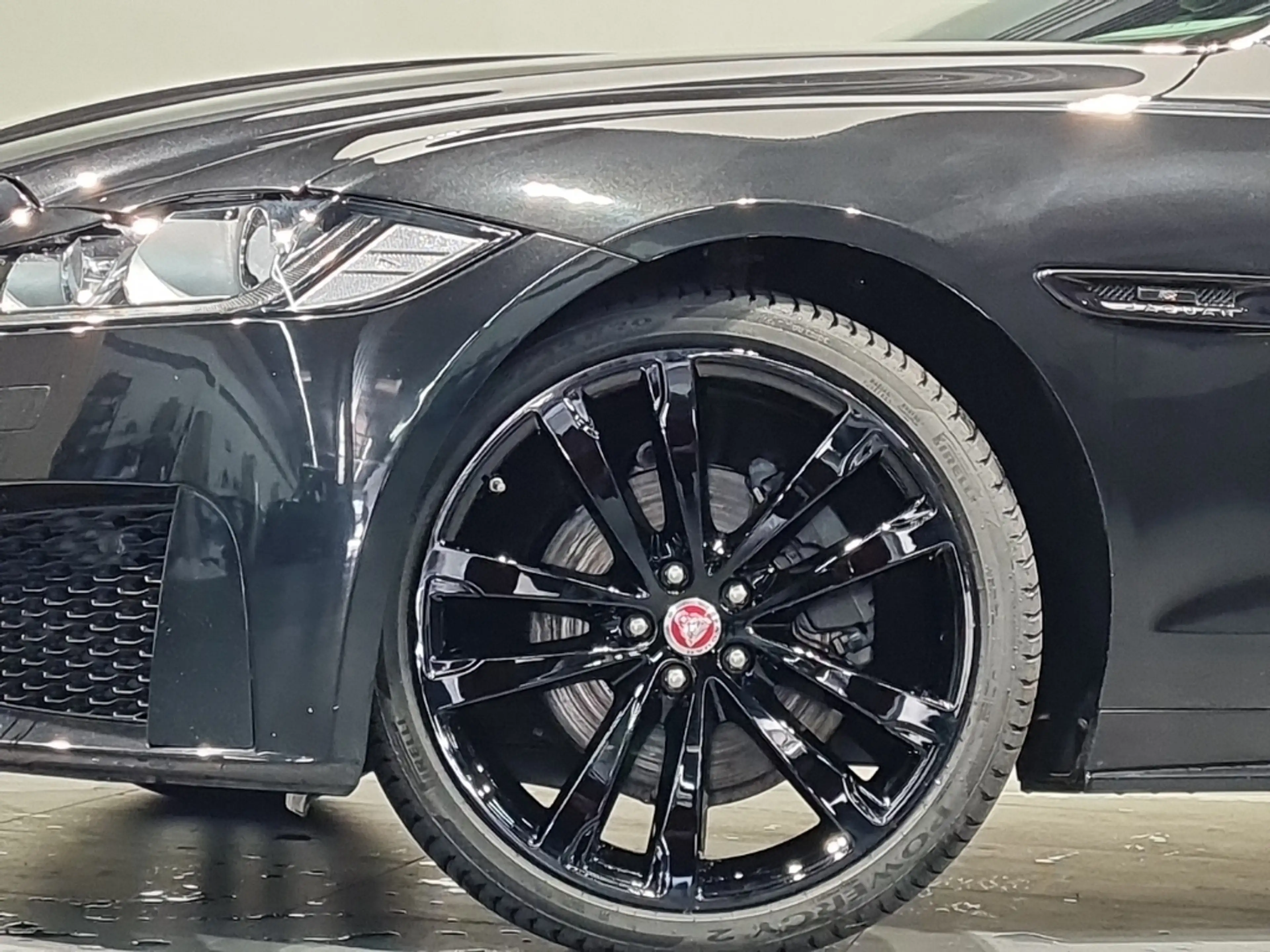 Jaguar XF 20d AWD Chequered Flag*BI-XENON*MERIDIAN* — photo 12