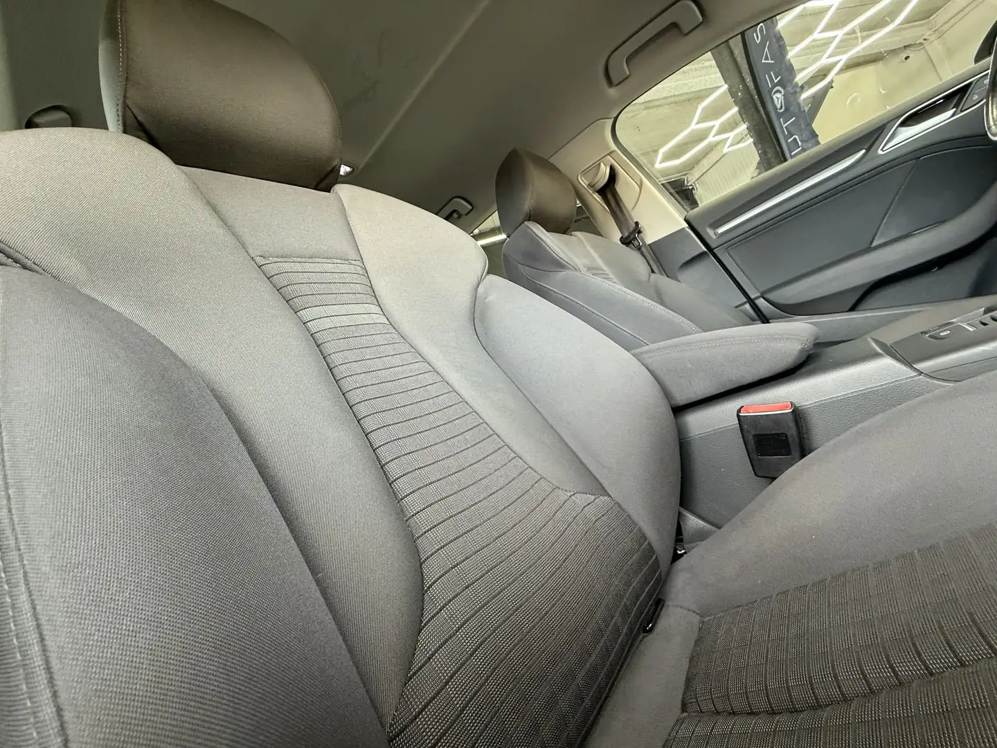 Audi A3 Cabrio 1.6TDI CD Ambiente Blanco - 2