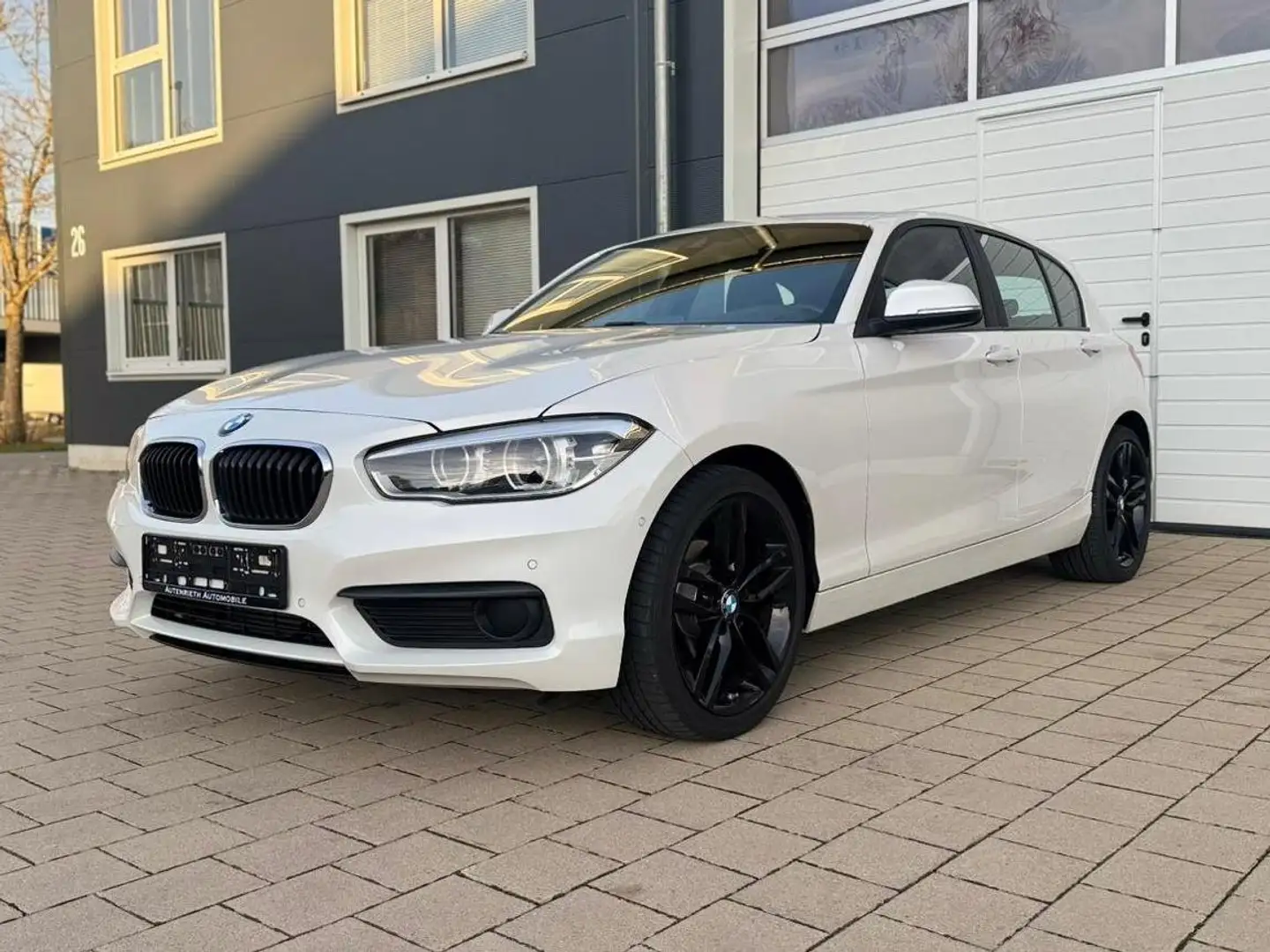 BMW 118 AUTOMATIK/BLUETOOTH/SHZ/GARANTIE Weiß - 1