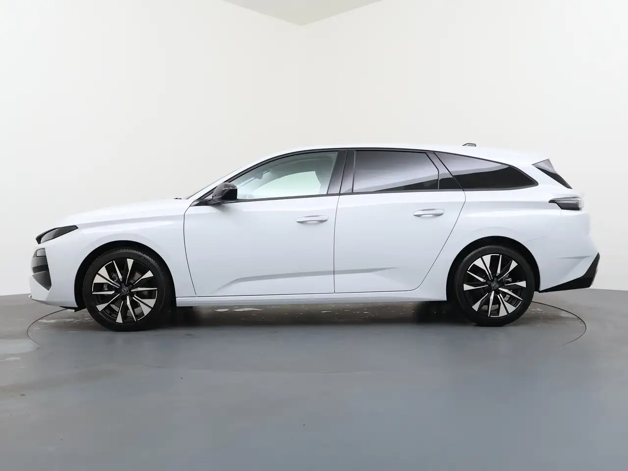 Peugeot 308 2026 — фото 13