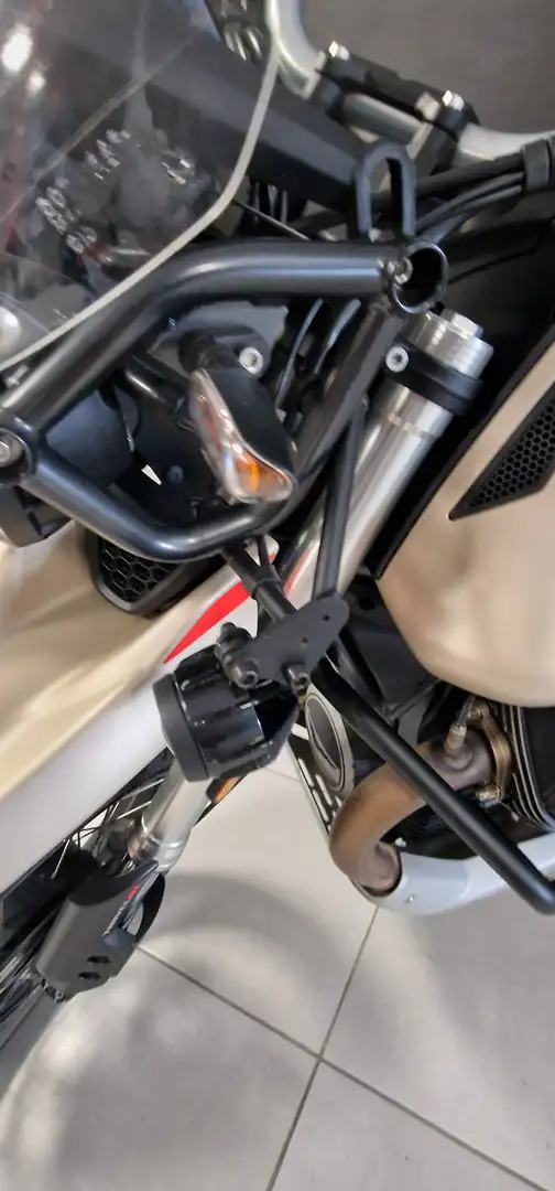 Moto Guzzi V 85 TT Beige - 2