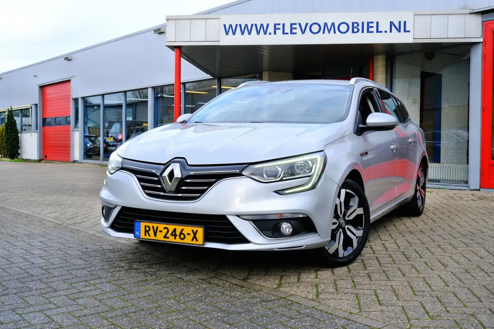 Renault Megane Estate 1.5 dCi Eco2 Zen Navi|Clima|Stoelverw|LMV|L Gris - 1