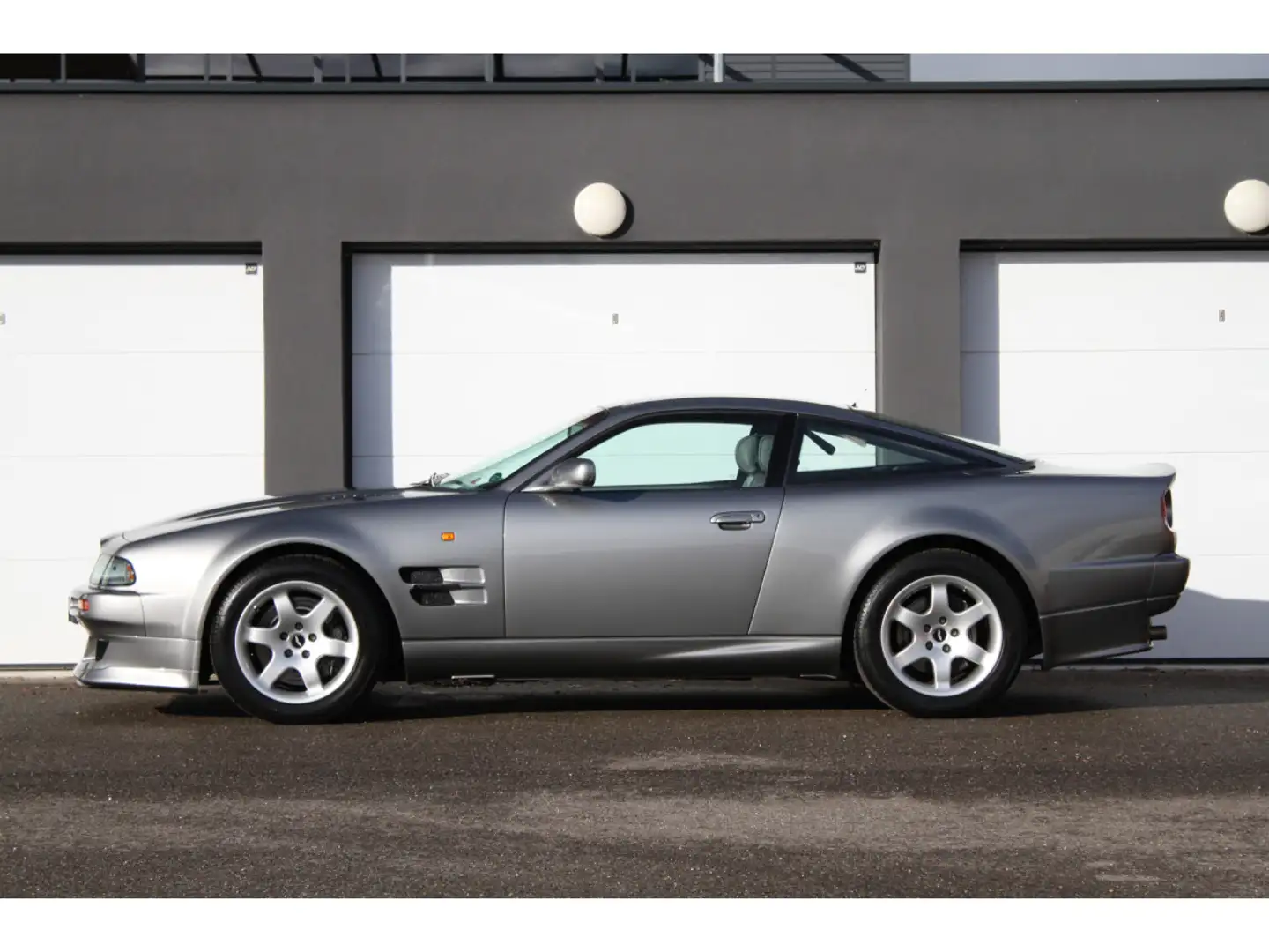 Aston Martin Vantage V600 | 1 OF 12 LHD | ORIGINE FRANCE | TITANIUM SIL Gris - 2