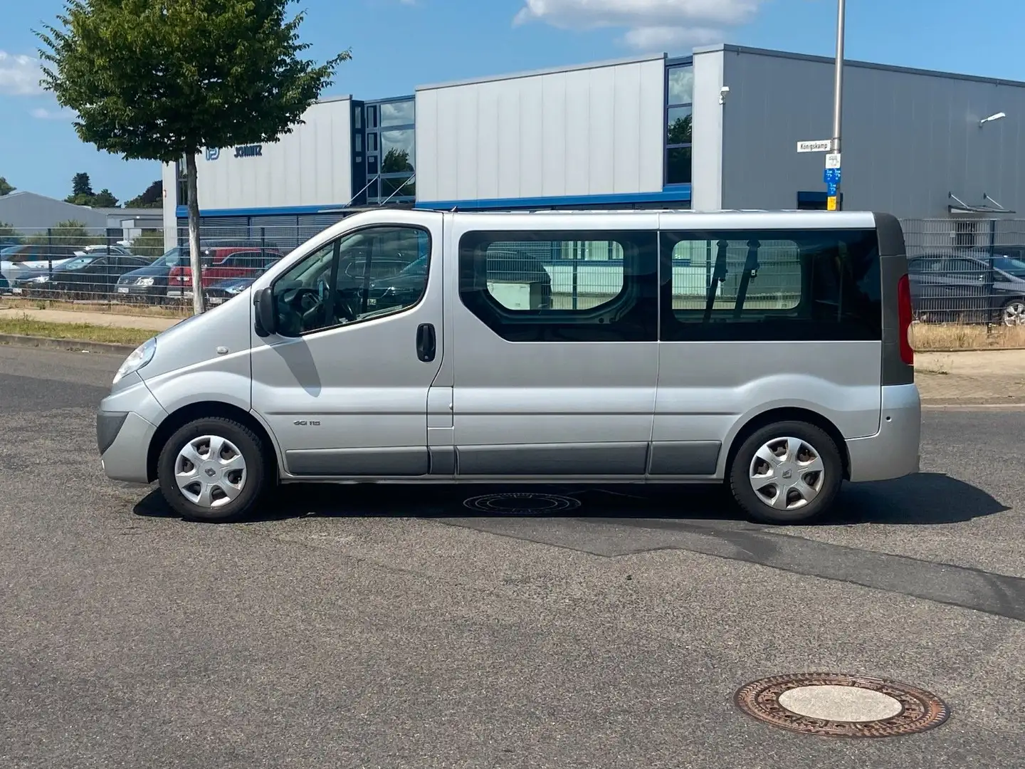 Renault Trafic Combi L2H1 2,9t Expression*Elektr. Bühne Grau - 2
