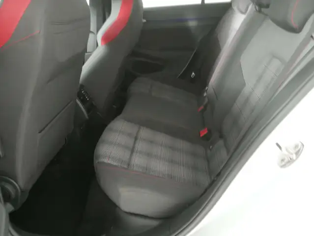 Volkswagen Golf view 9