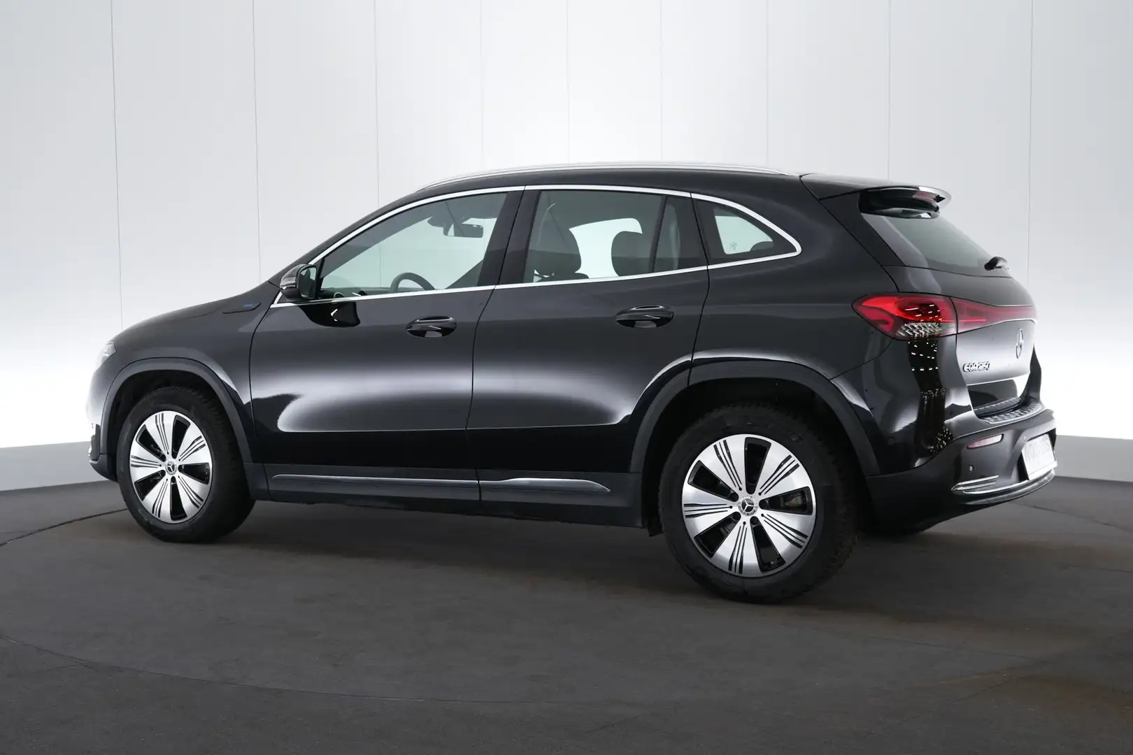 Mercedes-Benz EQA 250 Business Line LEDER/STOF LED GPS PDC CAM BLIS Verw Noir - 1
