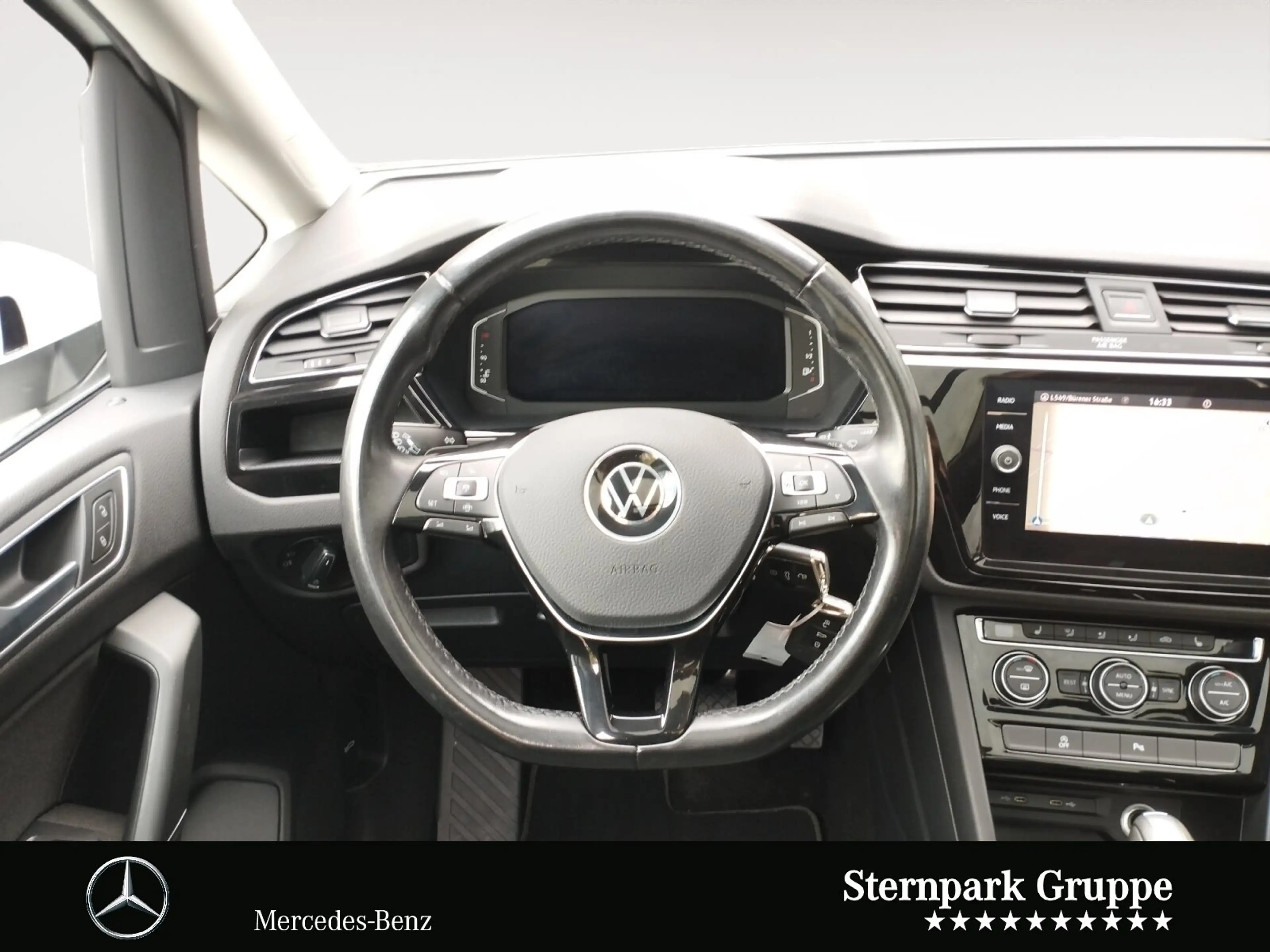 Volkswagen Touran Touran 1.5 TSI Highline Navi,Pano,AHK,R-Kam.PTS. — photo 12