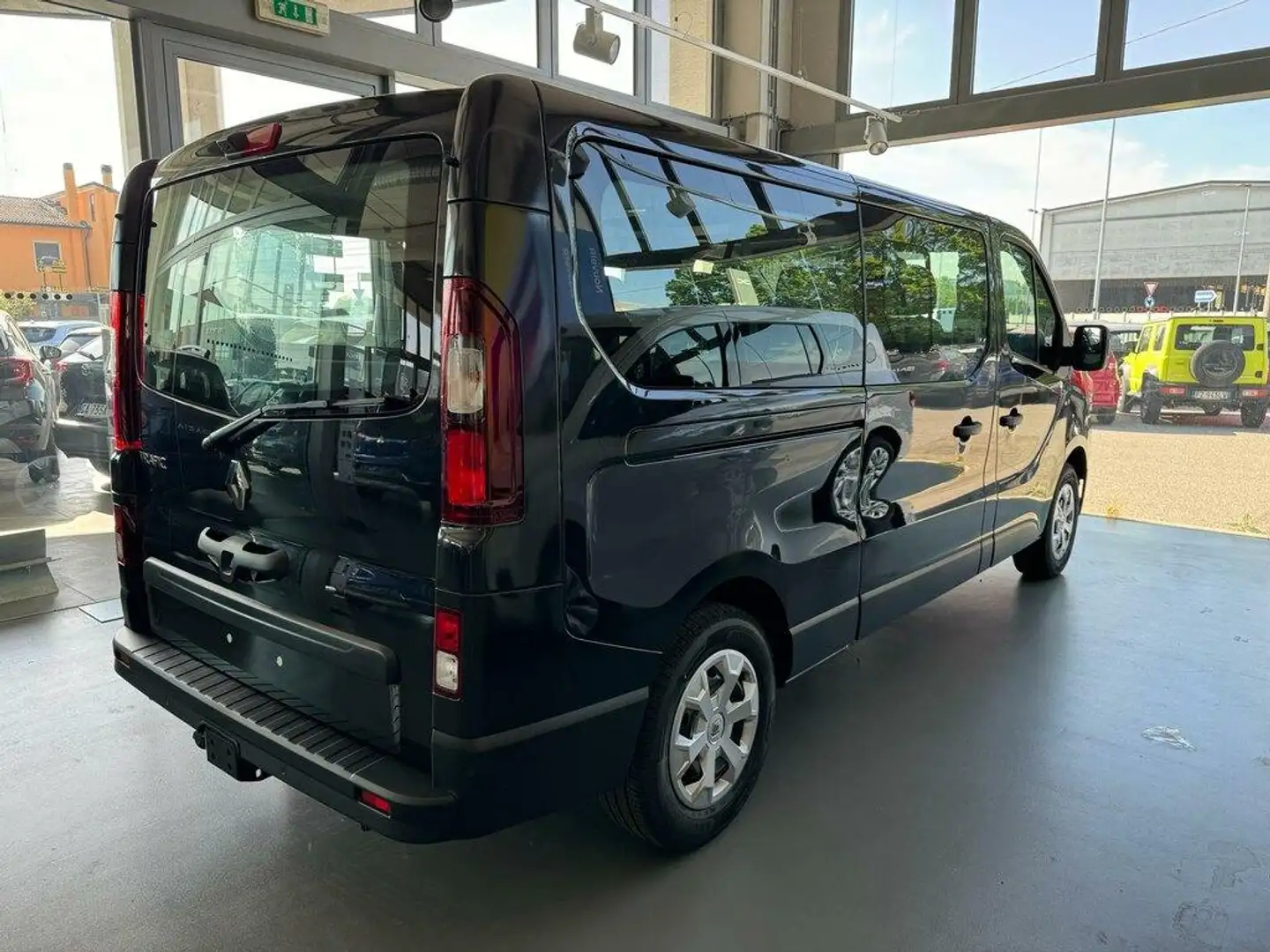 Renault Trafic 2.0 Blue dci 150cv L2H1 Authentic 9 POSTI Noir - 2