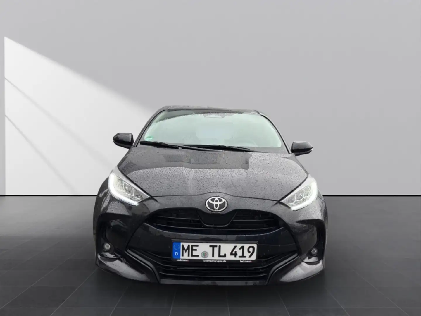 Toyota Yaris 1.5 Hybrid Teamplayer *Safety-Comfort-Paket* Schwarz - 2