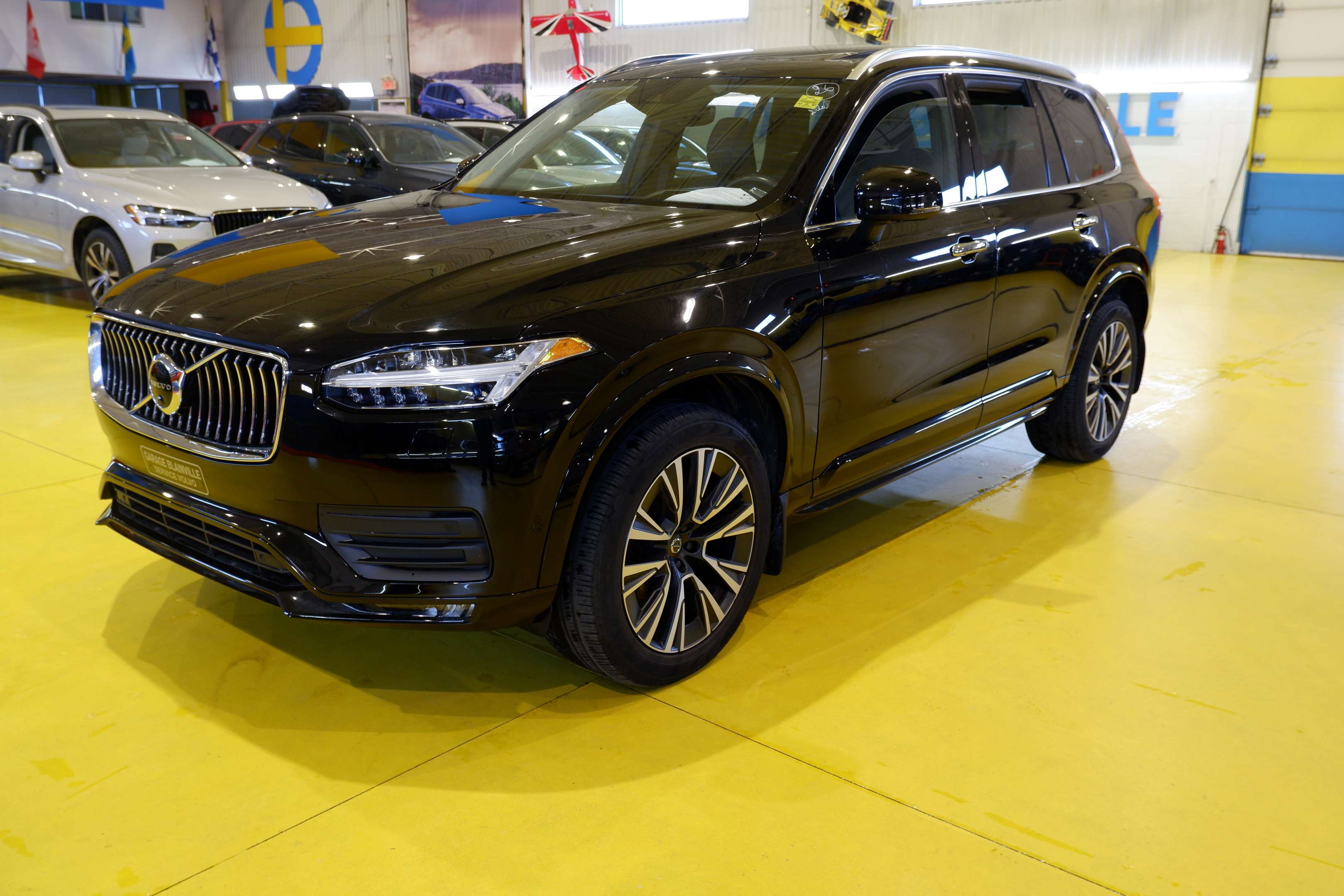 2022 Volvo XC90 B6 AWD , 7 PASS,WINTER PACK,AUTO PILOT ET + alt 3