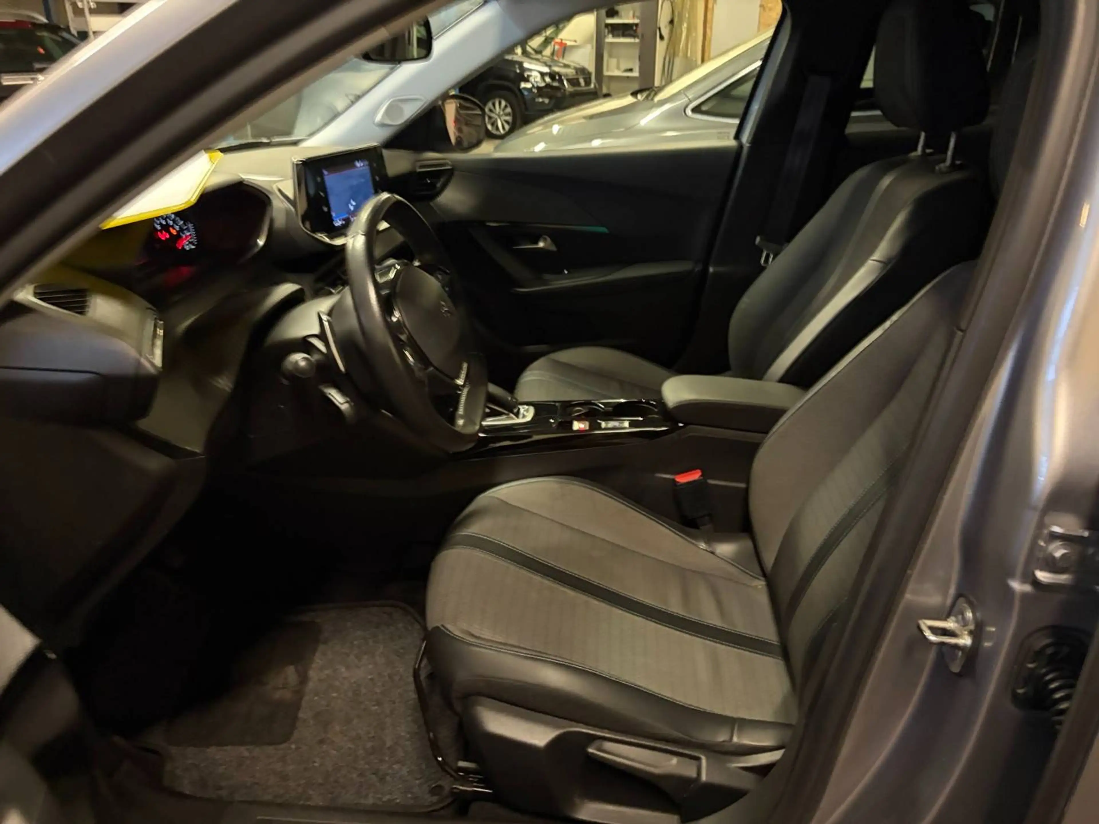 Peugeot 2008 2008 1.5 BlueHDi Allure — photo 10