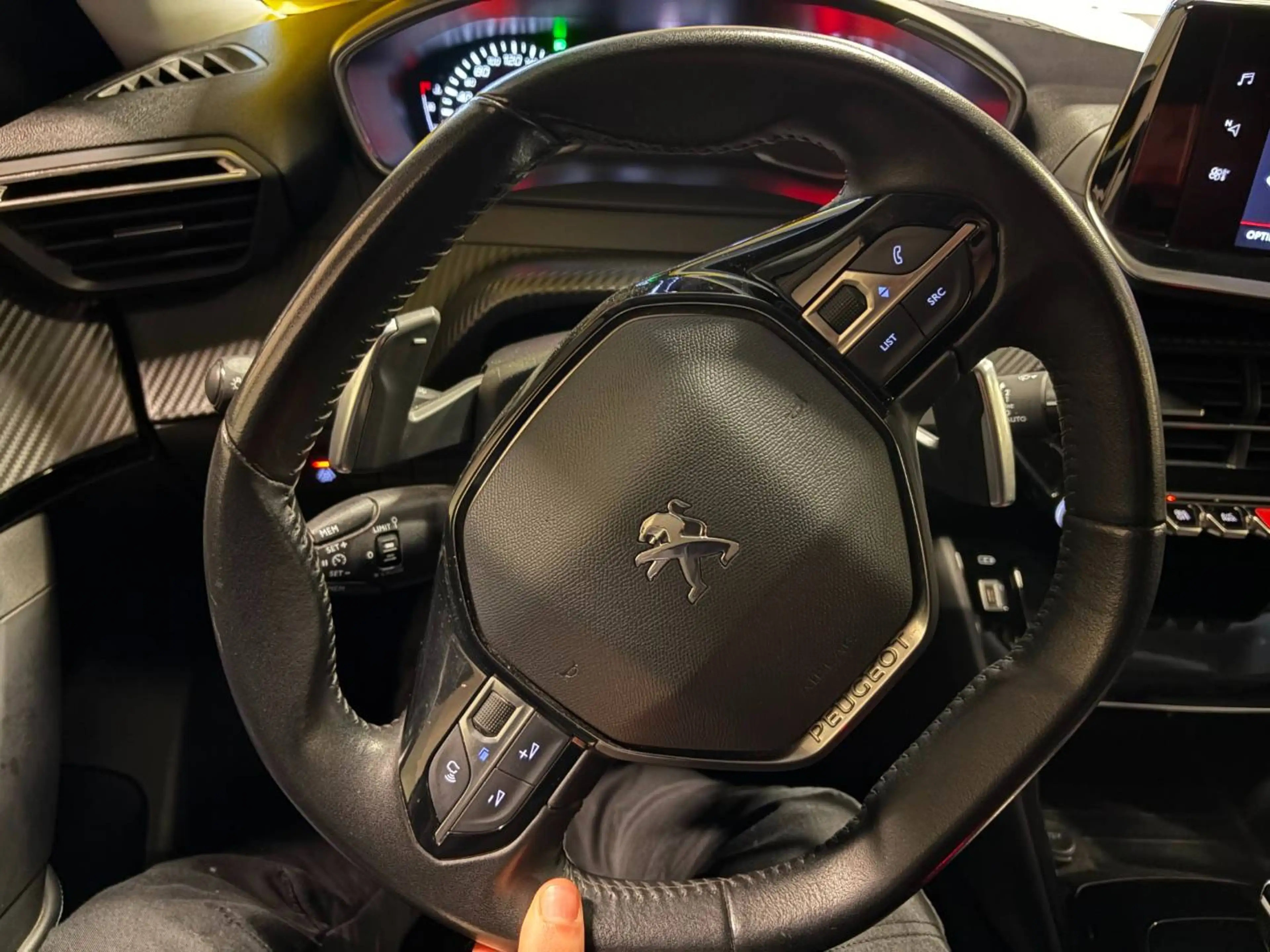 Peugeot 2008 2008 1.5 BlueHDi Allure — photo 5
