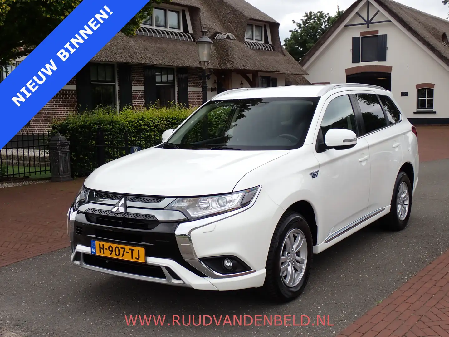 Mitsubishi Outlander 2.4 PHEV Pure CARPLAY // CAMERA // TREKHAAK Wit - 1
