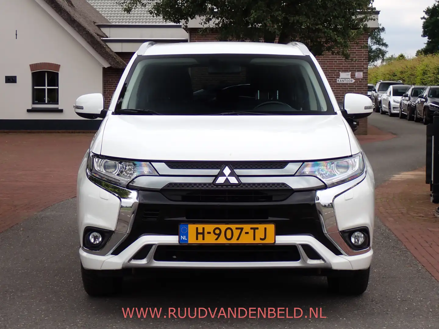 Mitsubishi Outlander 2.4 PHEV Pure CARPLAY // CAMERA // TREKHAAK Wit - 2